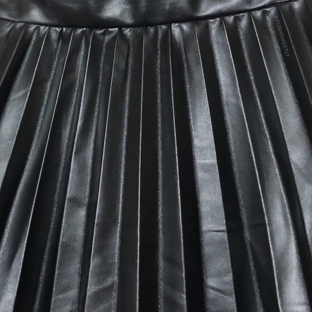 Kate Kasin Pleated Vegan Leather Skirt - Picture 3 of 12